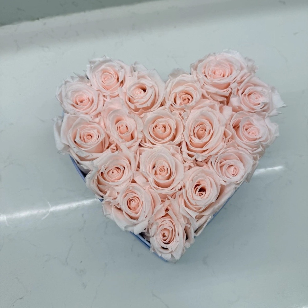 Venus et fleur Heart-Shaped Pink Rose Arrangements limited edition